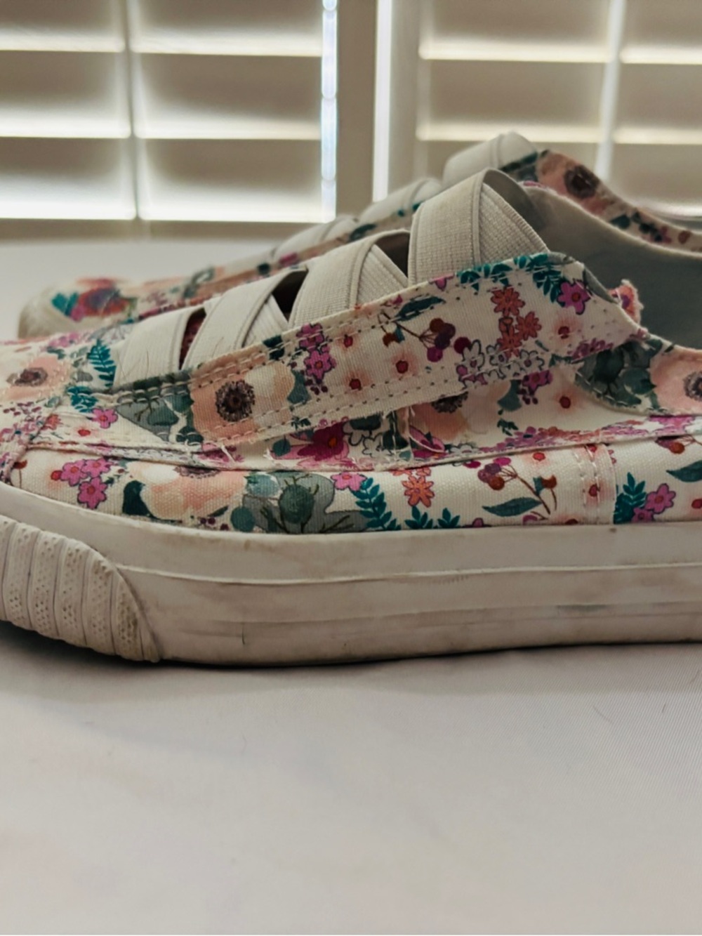 Blowfish Floral Slip-On Sneakers in Cream with Pink & Green Women’s Size 9 - Picture 4 of 10